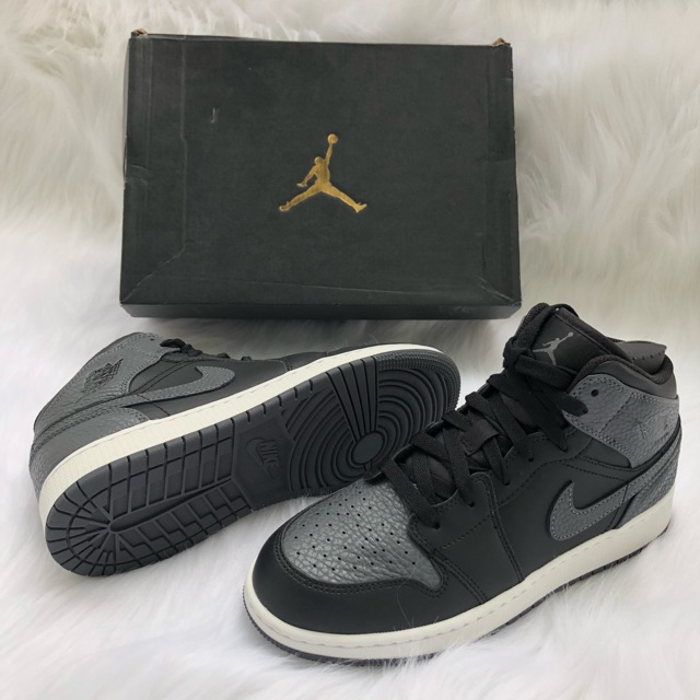 GIÀY Nike AIR JORDAN 1 MID BG