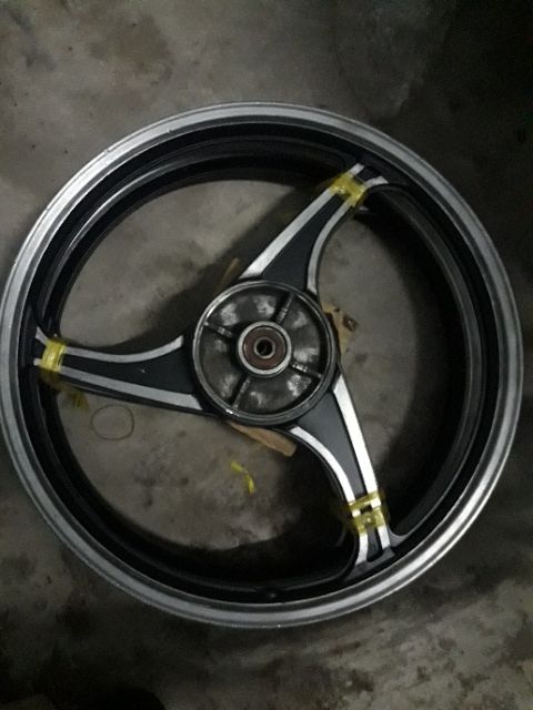 Mâm 3 cây excel rã xe.Còn nguyên xi.có trầy.