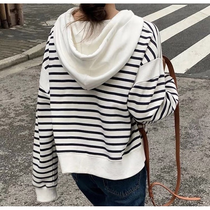 Áo sweater kẻ sọc trắng đen