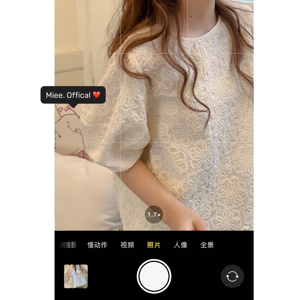 Áo sơ mi ren tay phồng in nổi hình bông hoa điệu đà sang trọng Hàn Quốc