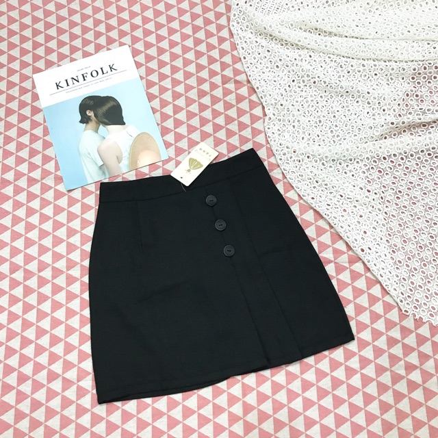 CHÂN VÁY CHỮ A PHỐI NÚT HÀNG QUẢNG CHÂU