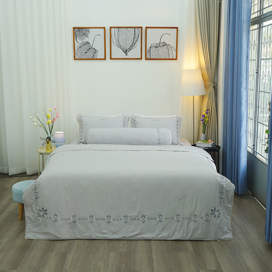 Chăn bốn mùa K-bedding By Everon Màu Xám KMTS106 Microtencel Thêu Họa Tiết (200x220cm)