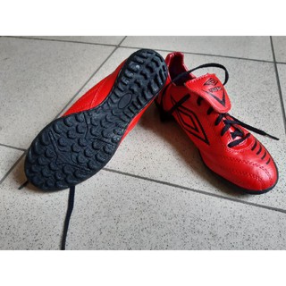Giầy đá bóng Umbro đến từ  Nước Anh