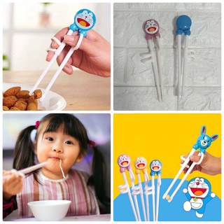 Đũa tập ăn xỏ ngón hàng xuất Nhật cao cấp hình Doremon