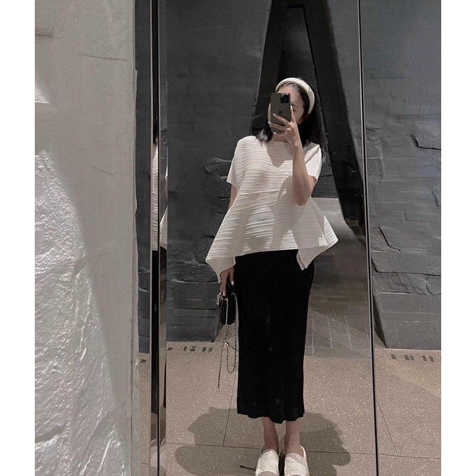 SET ÁO TRẮNG CỔ TRÒN LỆCH TÀ XÉO - CHÂN VÁY MIDI ĐEN