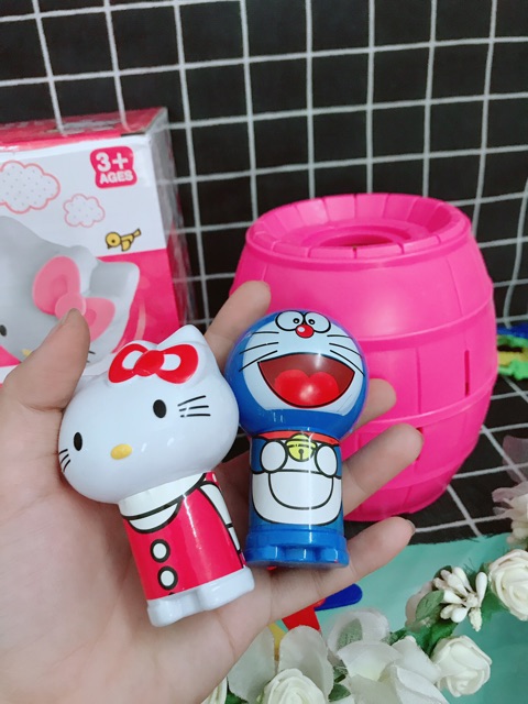 Đâm Hải tặc phiên bản Doraemon và hello kitty