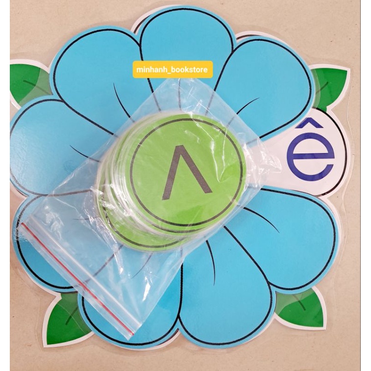 Hoa xoay học chữ cái ghép vần  ép Plastic sẵn nam châm lá