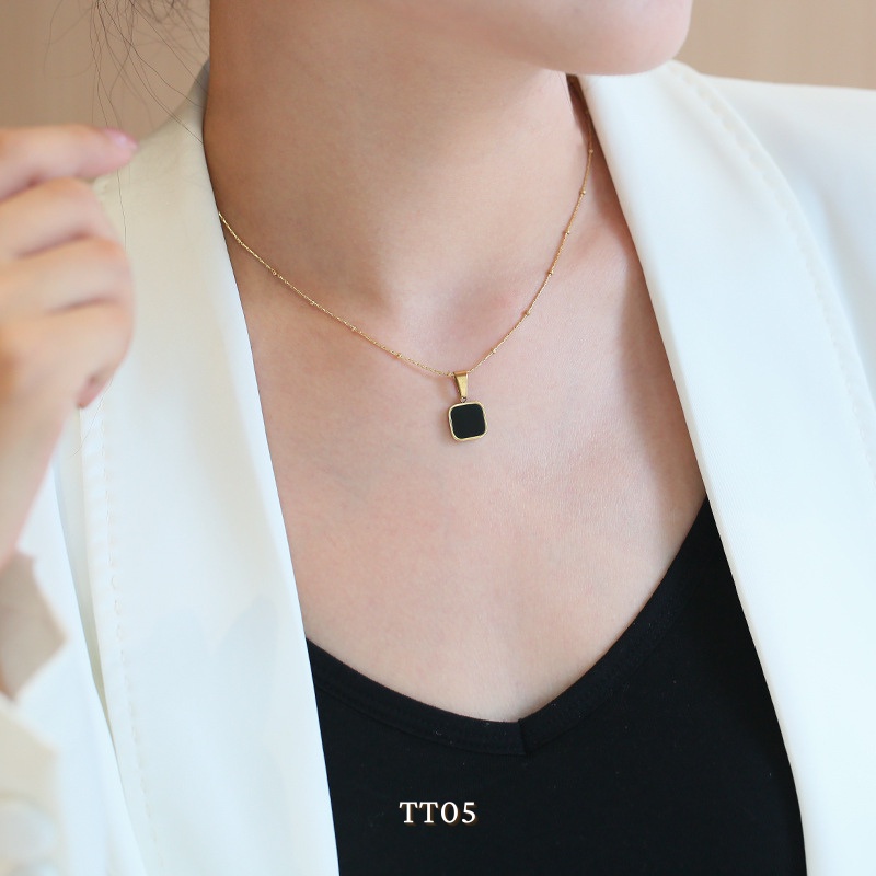 [KHÔNG ĐEN GỈ] Dây chuyền Titan mặt vuông trắng đen basic nữ tính Annie TT05