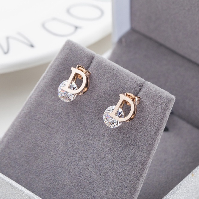 Bông Tai Titan Dior Chữ D Kẹp Xoàn