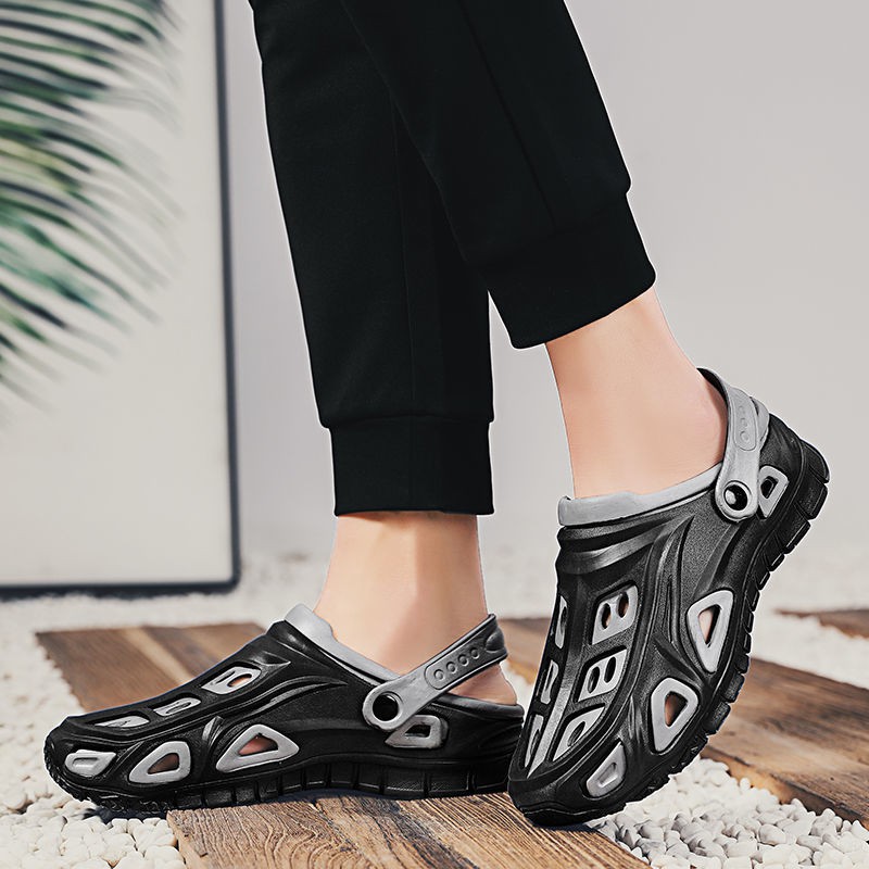 Summer hole shoes Men s sandals Beach Korean style Trend personality and slippers Baotou Outer wear Casual