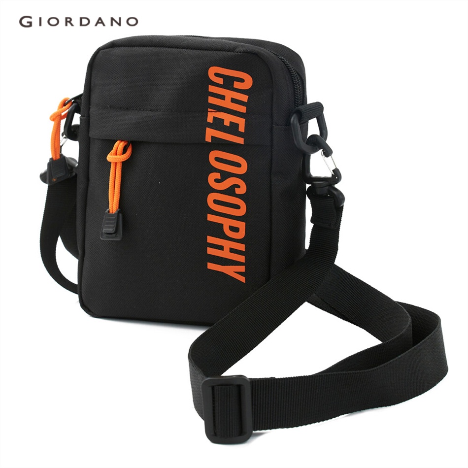Túi đeo chéo nam một bên GIORDANO 01141041 nhỏ gọn phối hình chữ anh màu tương phản cá tính