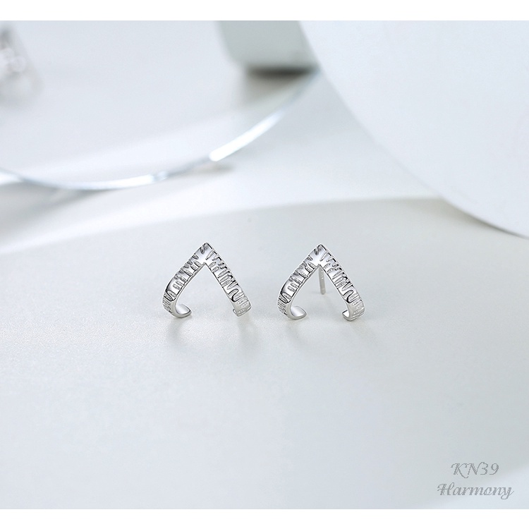 Khuyên tai nam nữ bạc ta chữ V họa tiết White Gangster độc đáo, cá tinh, unisex | HARMONY ACCESSORIES KN39