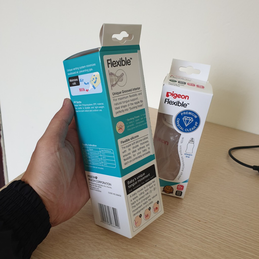Bình sữa Pigeon Streamline 150ml / 250ml, chất liệu nhựa PP cao cấp không chứa BPA Free.