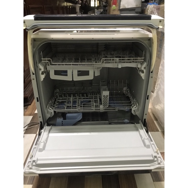 Máy rửa bát panasonic tr5 nhật bản đã qua sử dụng nhưng còn rất đẹp. điện áp 100v