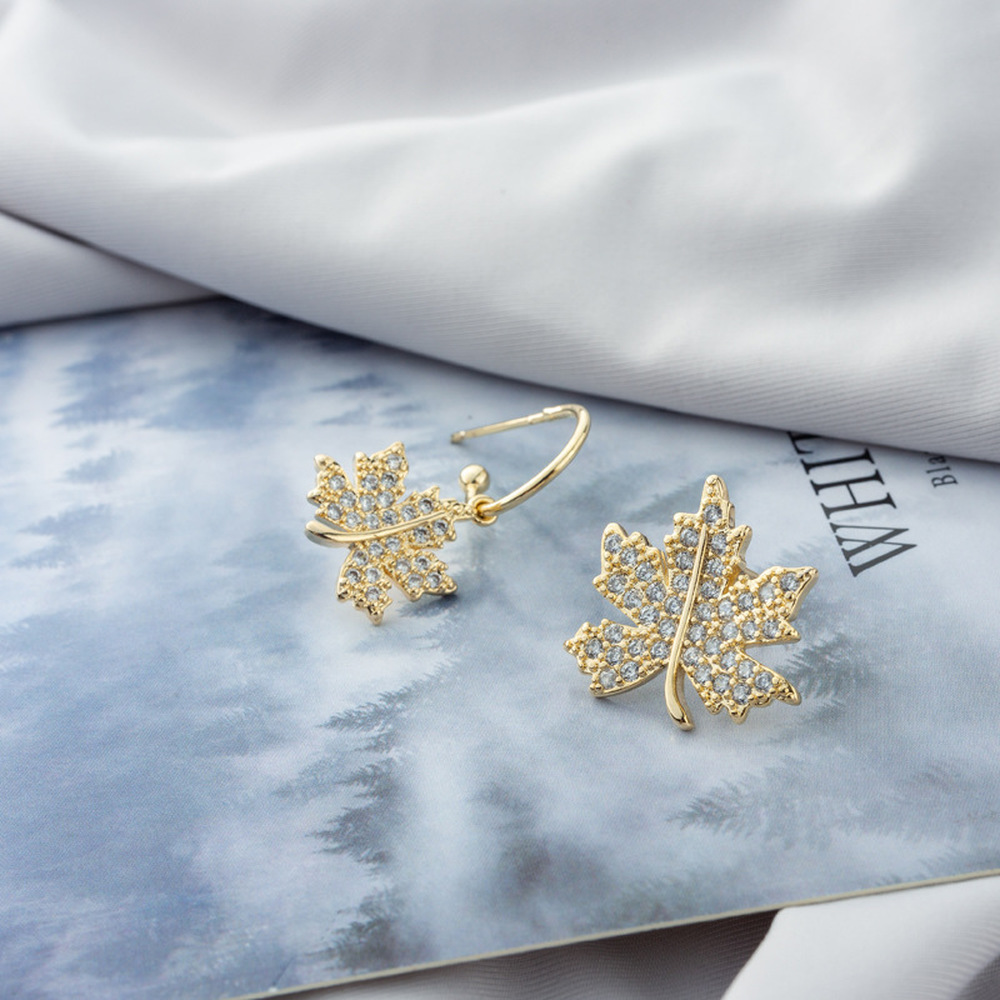 Bông tai bạc hình lá phong đính kim cương sáng tạo thời trang cho nữ