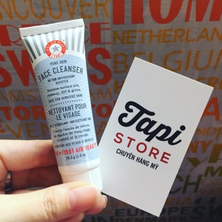 Sữa rửa mặt First Aid Beauty Pure Skin Face Cleanser