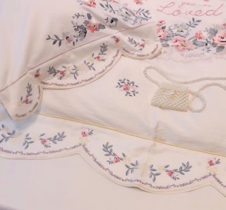 Set chăn ga lụa thêu Love