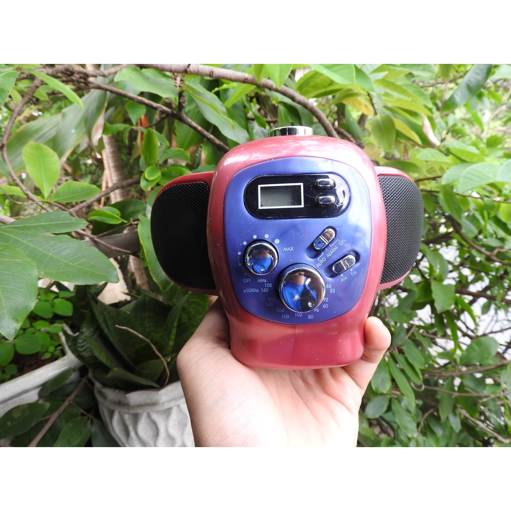 Đài radio AM FM 108 kiểu dáng độc lạ bấm nút 2 loa mở ra nghe to rõ mới nguyên hộp có đồng hồ LCD