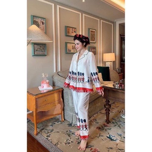 Đồ Bộ Ngủ Nguyên Set Pijama Mẫu Dài Lụa Satin Hoạ Tiết Chú Lính Chì Thiết Kế Cao Cấp Mẫu Mới Hot Hit 2021