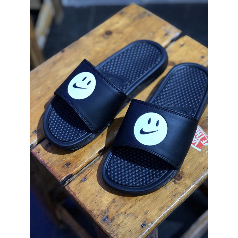 Giày Sandal Nike Benassi Chính Hãng Họa Tiết Mặt Cười Indonesia