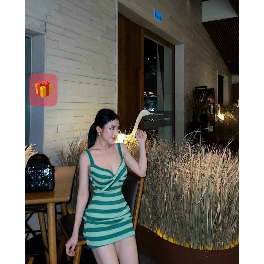 Đầm 2 dây sọc to ôm body xoắn ngực có mút cực hot , chất thun gân mềm mịn