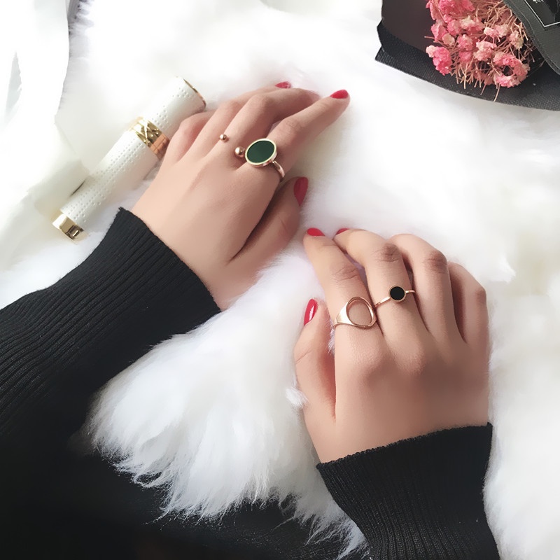 Vòng thép titan Thời trang dành cho Nữ Phiên bản Hàn Quốc Cổ điển Vòng đen bóng Vòng vàng hồng