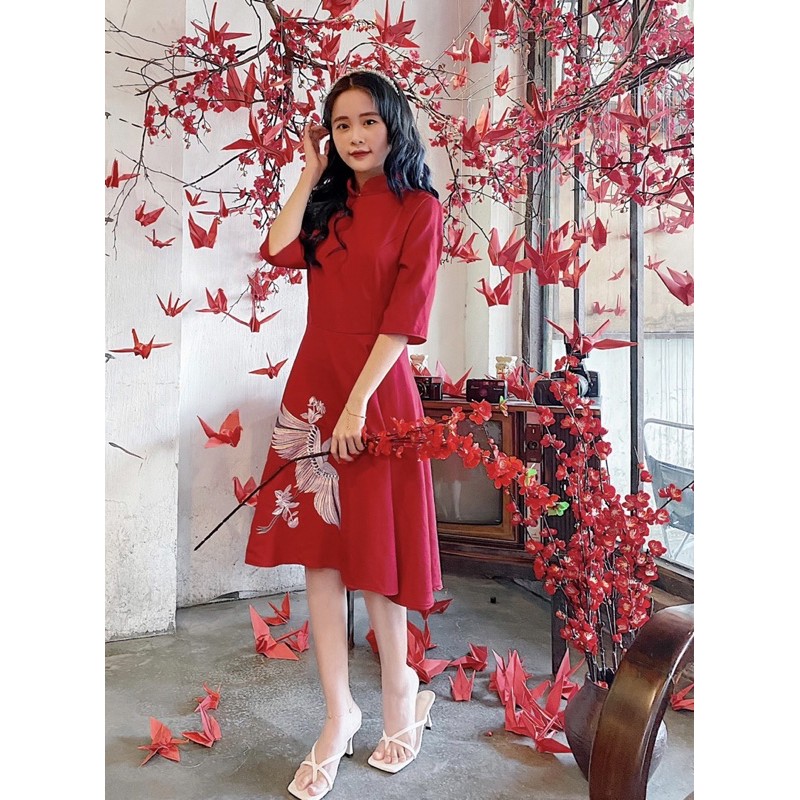 [Mã WASTMAY giảm 15% tối đa 30K đơn 150K] (SĂN-CLIP THẬT) Đầm đỏ tết thêu hạc | BigBuy360 - bigbuy360.vn