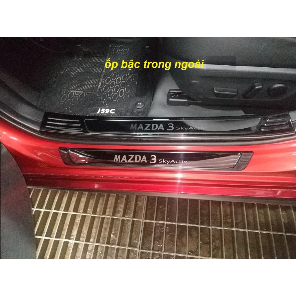 Ốp bậc cửa Mazda 3 đời 2020 - 2021, 2 mẫu Carbon và Titan