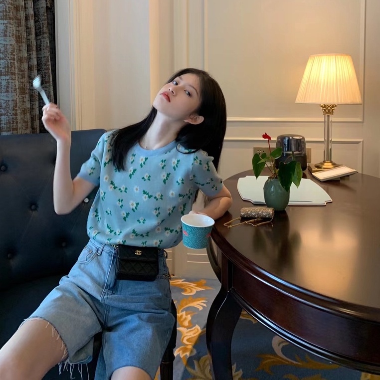 【Hana and Alice】Áo Sweater Dệt Kim Tay Ngắn Cổ Tròn Thêu Hoa Dễ Thương