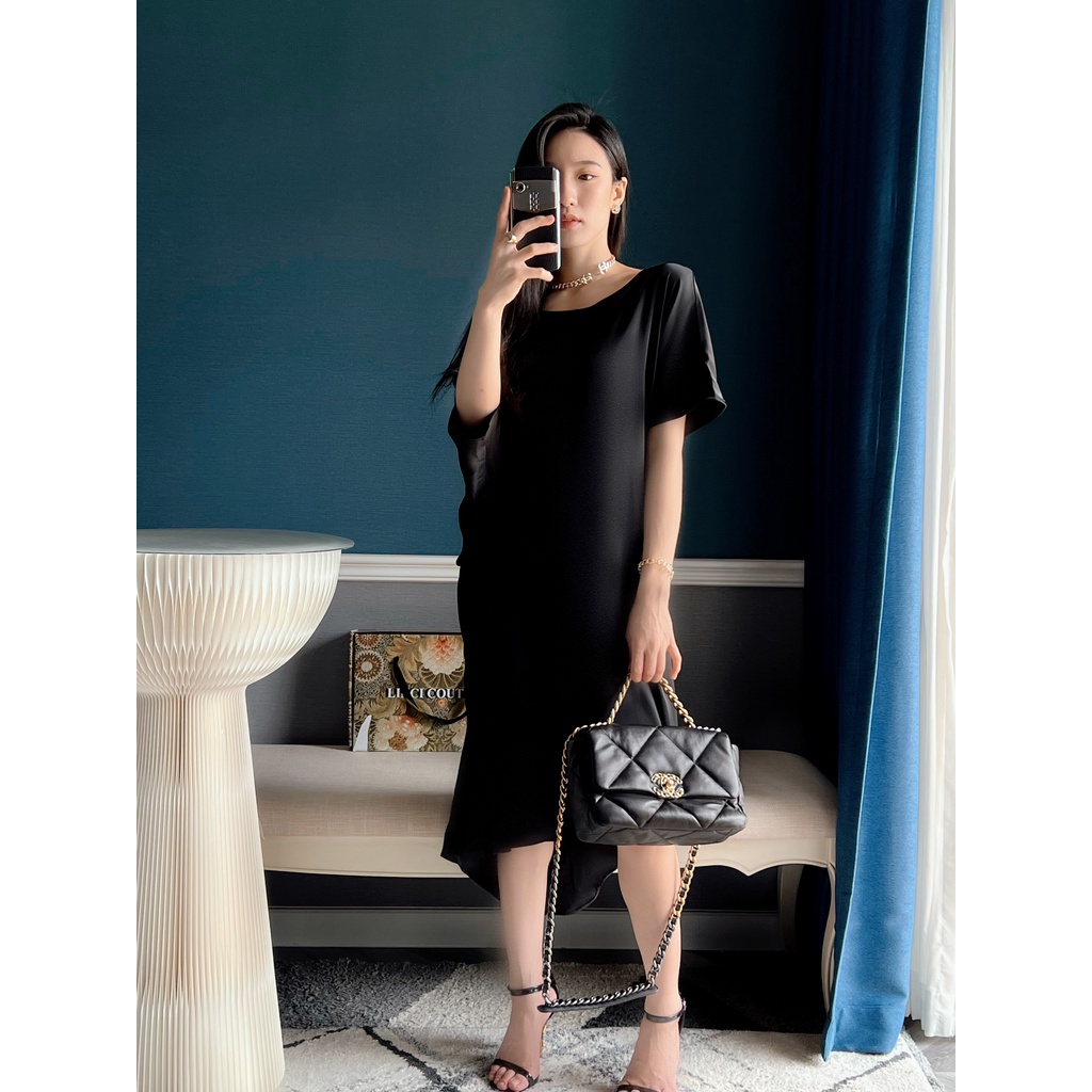 Váy suông đen kiểu dáng độc lạ nhà LinCi Couture