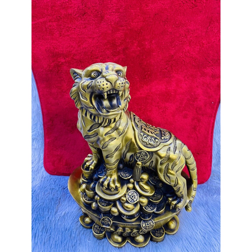 Tượng hổ đứng trên thỏi vàng