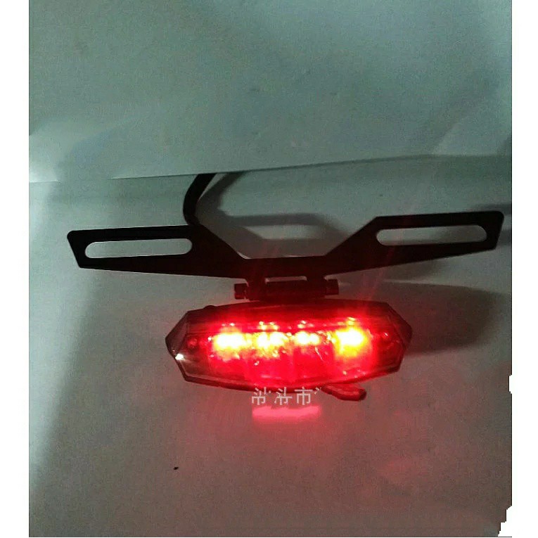 Đèn phanh kèm giá treo bản số ( có đèn phanh và xi nhan )