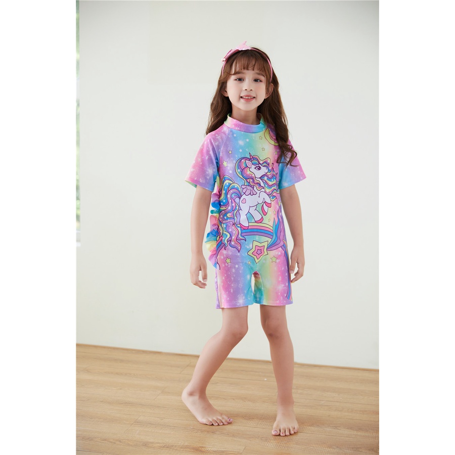 Đồ bơi bé gái liền thân họa tiết CÔNG CHÚA KỲ LÂN tay ngắn bao gồm nón bơi (Mẫu mới 2022)