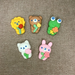 Jibbitz, sticker, charm thú ôm hoa trang trí dép sục