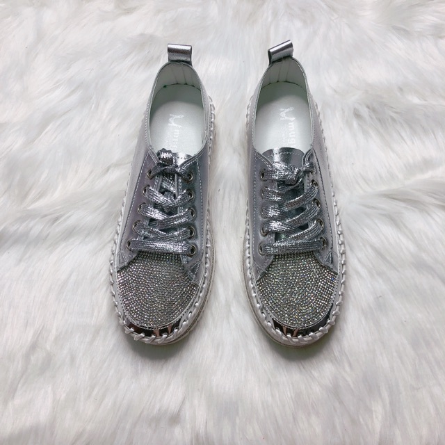 Giày bạc đính đá +2%