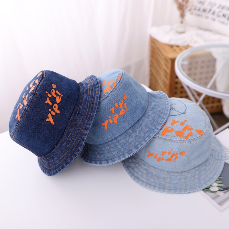 Mũ tròn vành in chữ thời trang cho bé