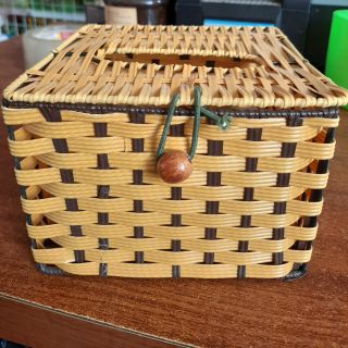Hộp mây đựng giấy ăn