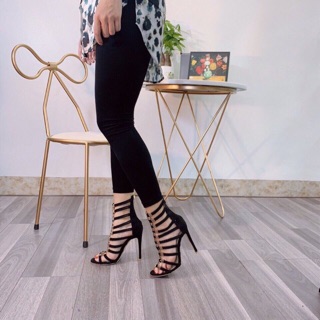 Mã hit sandal khoá sau gót nhọn