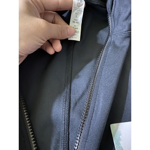 Áo khoác tập Balance