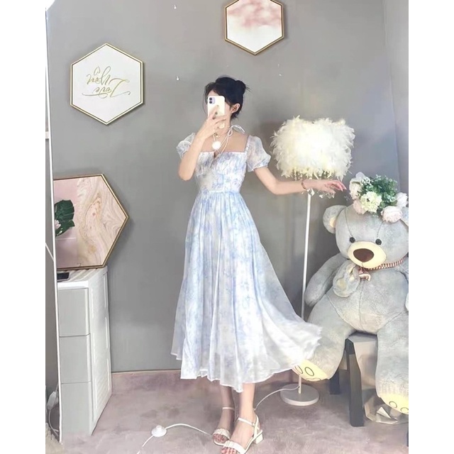 Đầm hoa trắng tay ngắn có dây buộc cổ