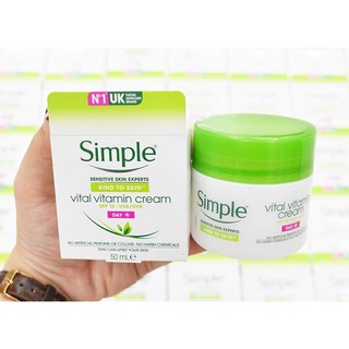 Kem dưỡng ẩm Cho Da Ban Ngày Simple Kind To Skin Vital Vitamin Day Cream SPF15 UVA/UVB 50ml