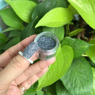 Nhủ rắc móng