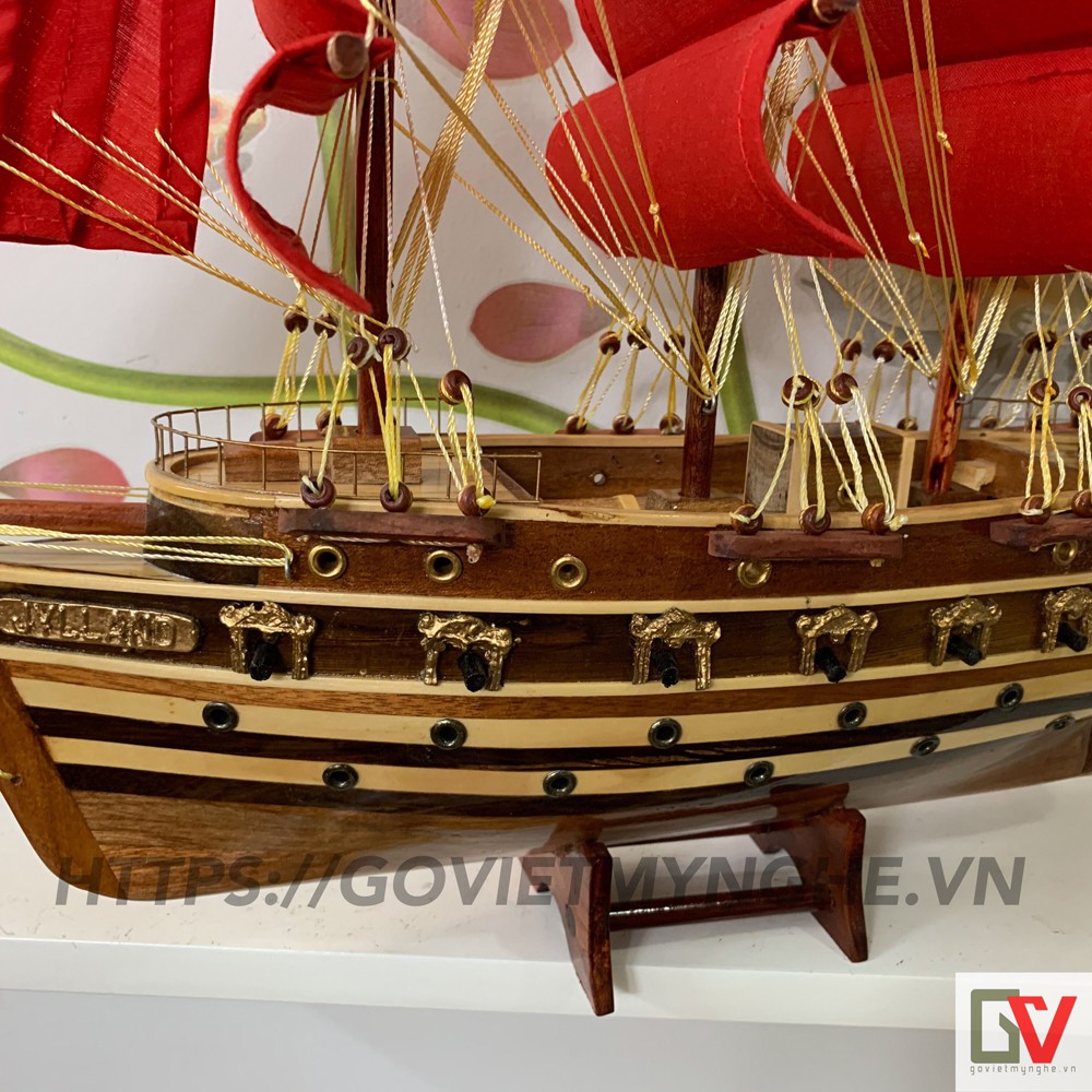 Mô hình tàu thuyền gỗ trang trí - thuyền gỗ Jylland của Đan Mạch - Chiều dài thân tàu 40cm - Buồm vải đỏ