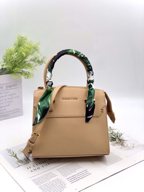 Túi tay cần khăn lụa