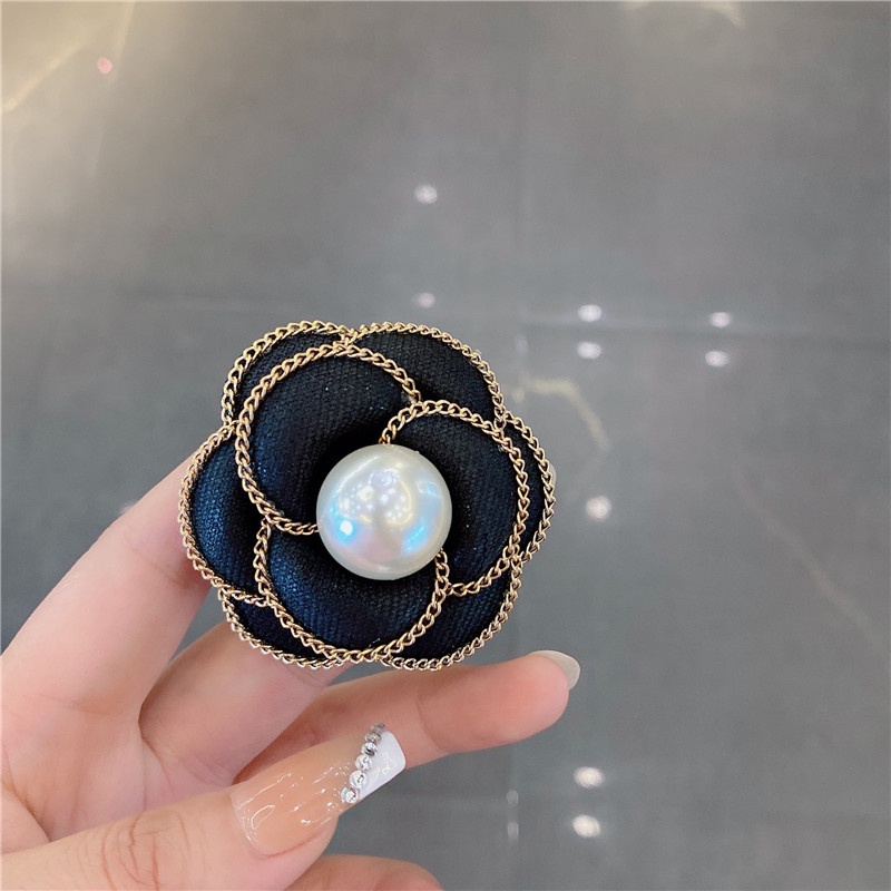 Ghim gim cài áo đính Ngọc trai giả hình hoa trà màu trắng đen thời trang cho nữ
