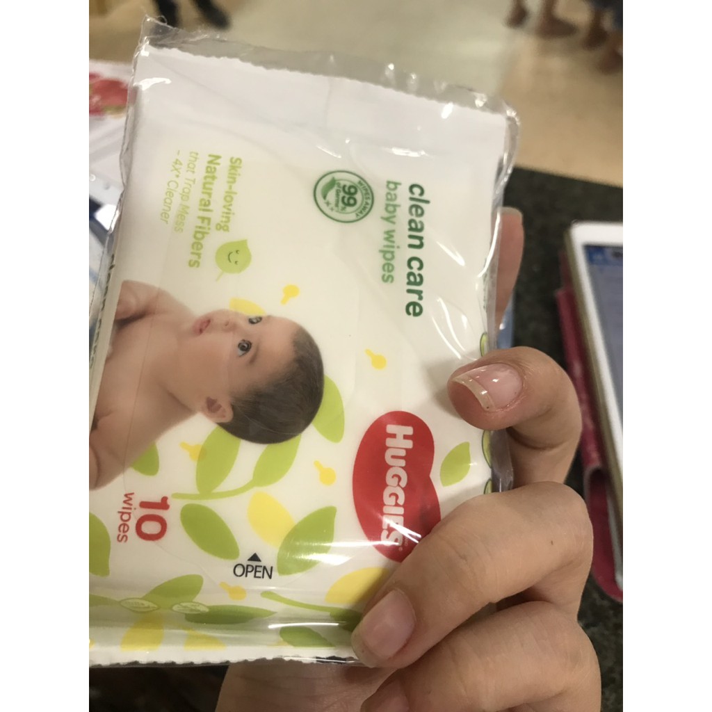 Khăn ướt huggies 10 gói /100 tờ ( hàng khuyến mại).