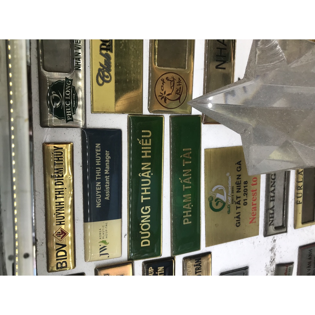 Bảng tên nhân viên