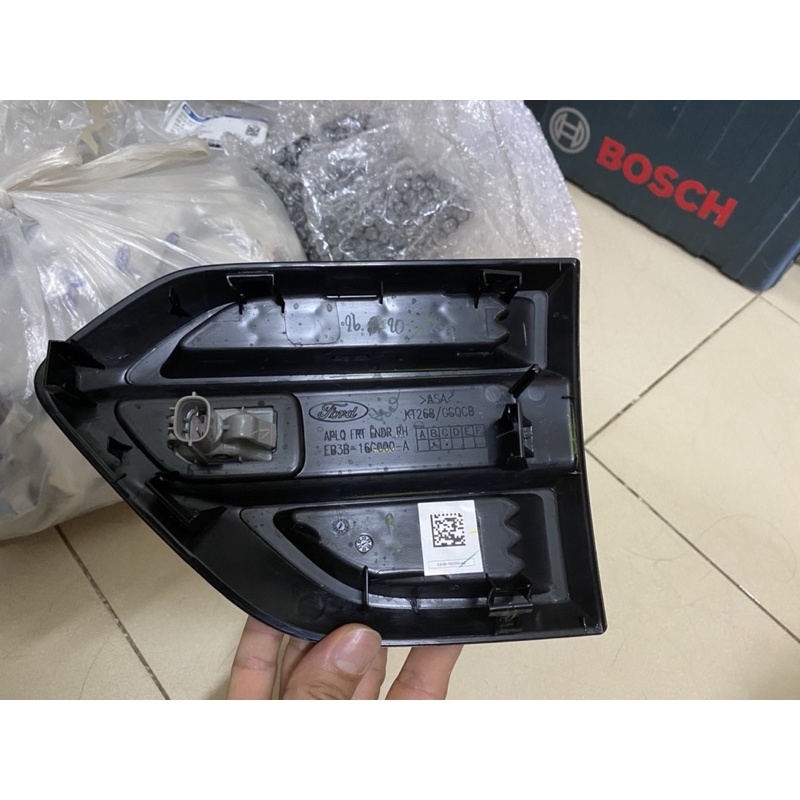 Ốp mang cá  Ford Ranger XLS / bên phụ