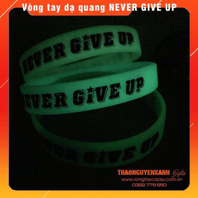 Vòng tay cao su dạ quang Never give up | BigBuy360 - bigbuy360.vn