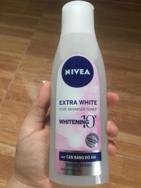 Nước hoa hồng dưỡng trắng da và se khít lỗ chân lông Nivea 200ml (date 09/2020)
